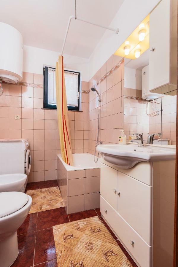 Andela Apartment Pula Exterior photo